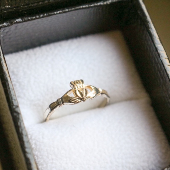 Claddagh ring - Picture 1 of 1